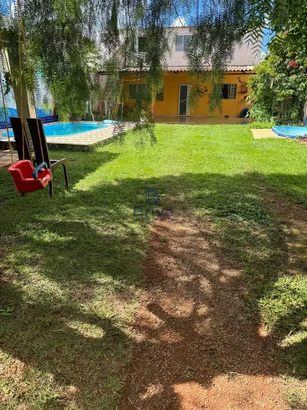 Casa na Ponte Alta Norte, com 4 quartos (sendo 1 suíte), 3 banheiros, varanda, q...