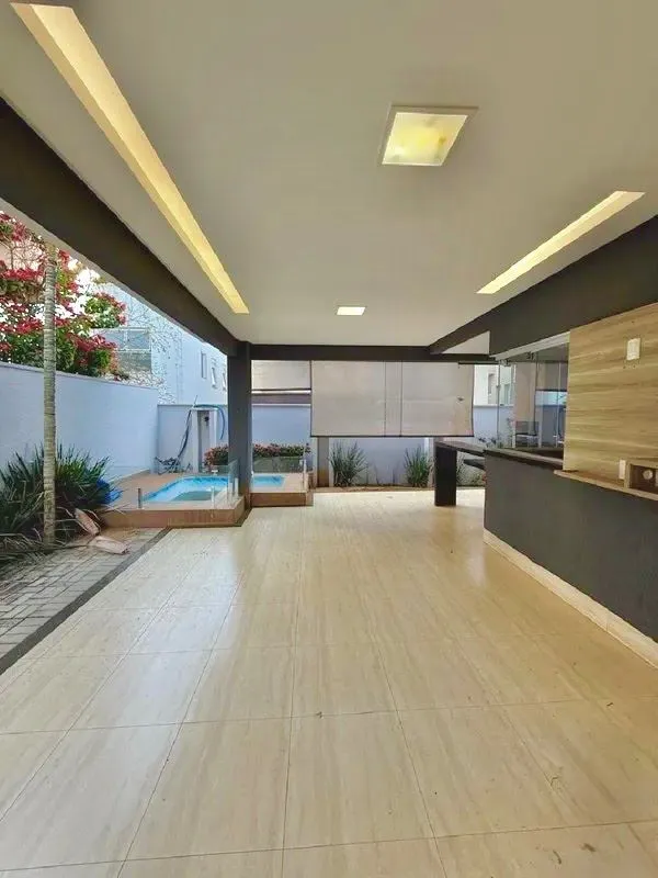 Descubra o privilégio de morar no exclusivo Jardins Valência, em Goiânia! Esta c...