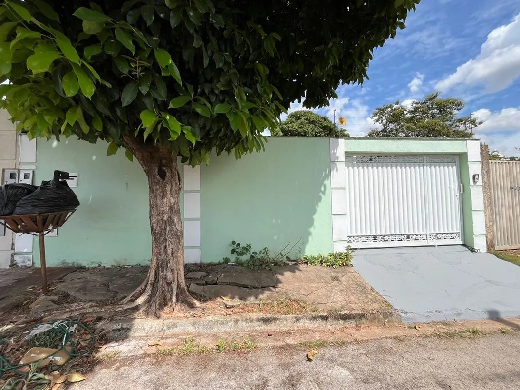 Casa aconchegante e bem distribuída, ideal para quem busca conforto e praticidad...