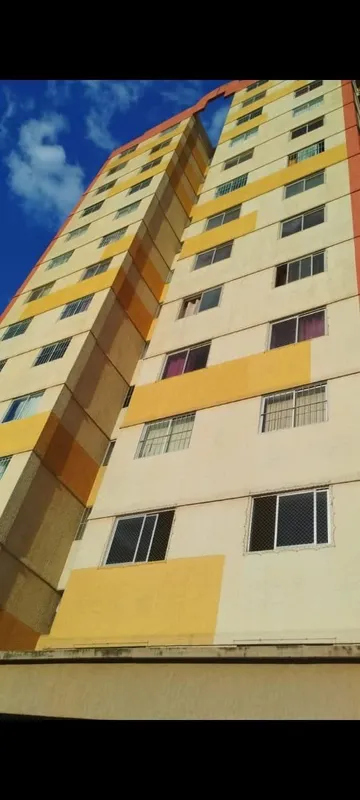 Apartamento com 3 quartos sendo uma suíte, possui 2 vagas de garagem. Área de la...