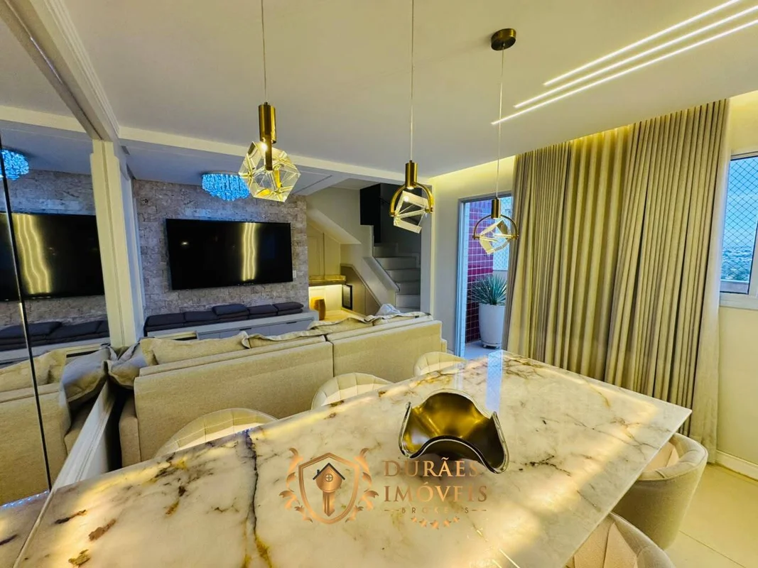 A Durães Imóveis Brokers tem a honra de apresentar este elegante duplex no Resid...