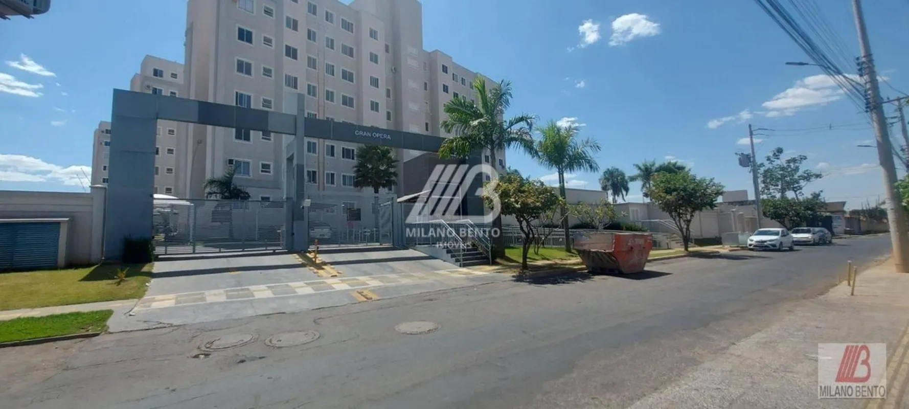 Lindo apartamento com armários planejados, espelho na sala, cooktop e coifa. Pos...