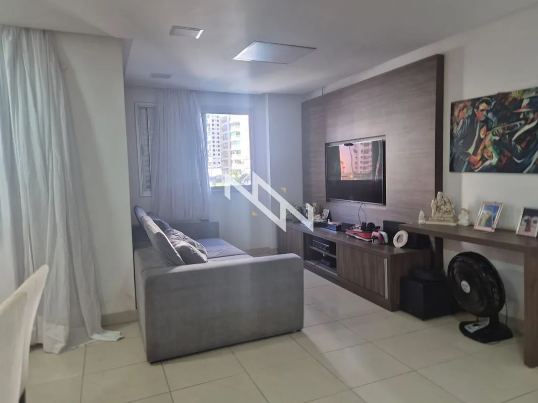 Apartamento à venda no Setor Bueno. Conta com 2 suítes independentes, 2 banheiro...