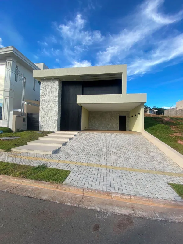 Características Gerais: 3 suítes 1 lavabo Sala de TV com pé-direito duplo Cozinh...