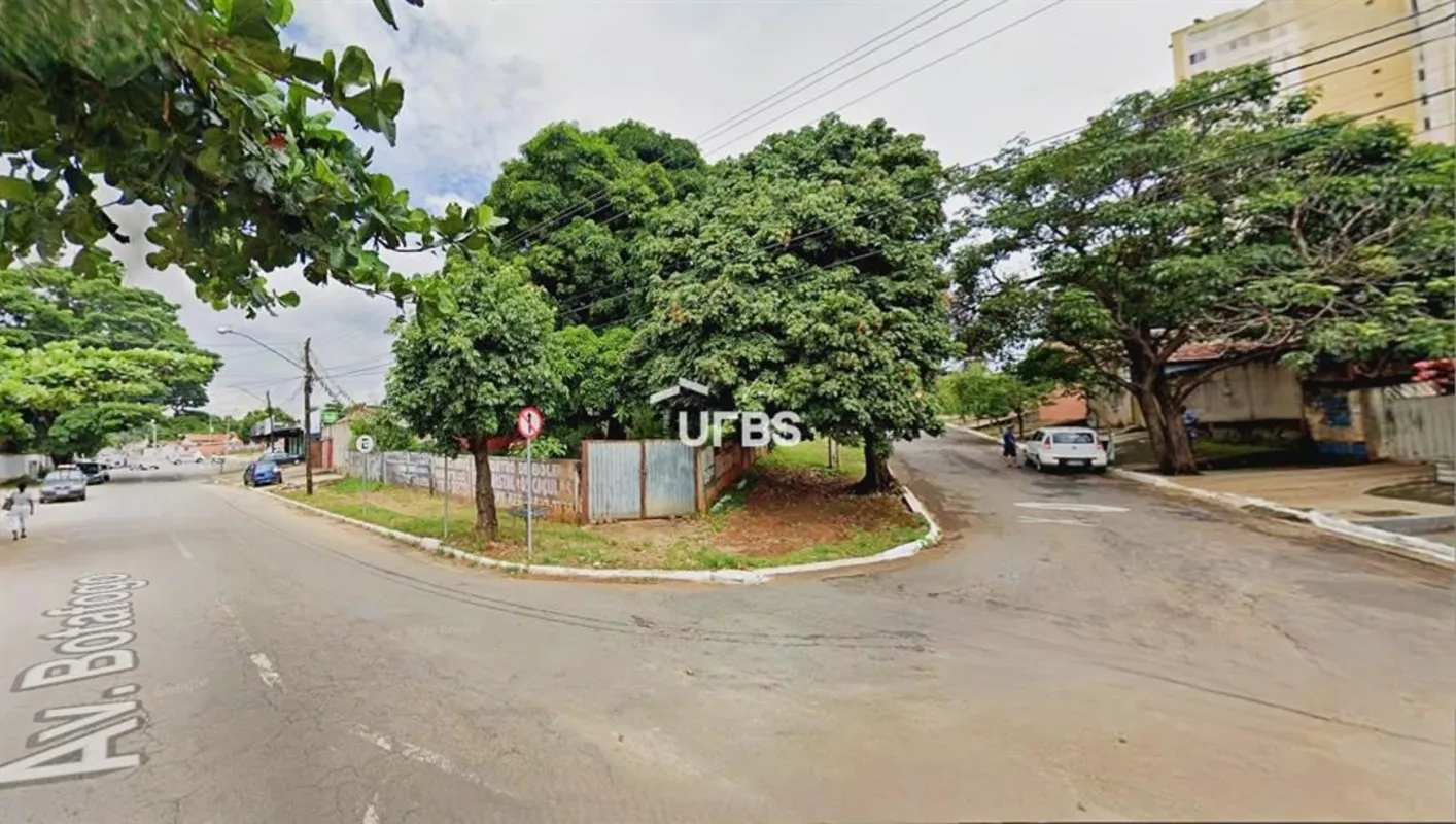 COD U-0033184 - Excelente lote de esquina com 561,52 m², localizado na Avenida B...