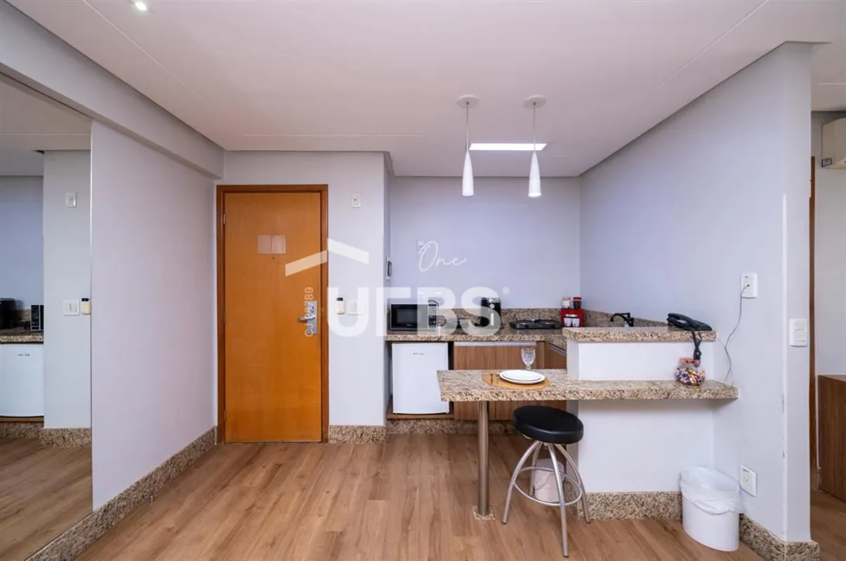 COD U-0033106 - Flat à venda no Setor Oeste, mobiliado, com 1 quarto/sala, copa,...