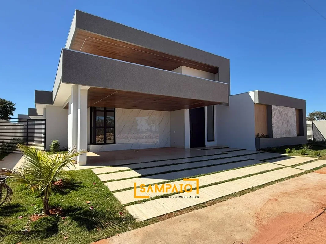 Tem casas que surpreendem antes mesmo de você entrar. Esta começa a impressionar...