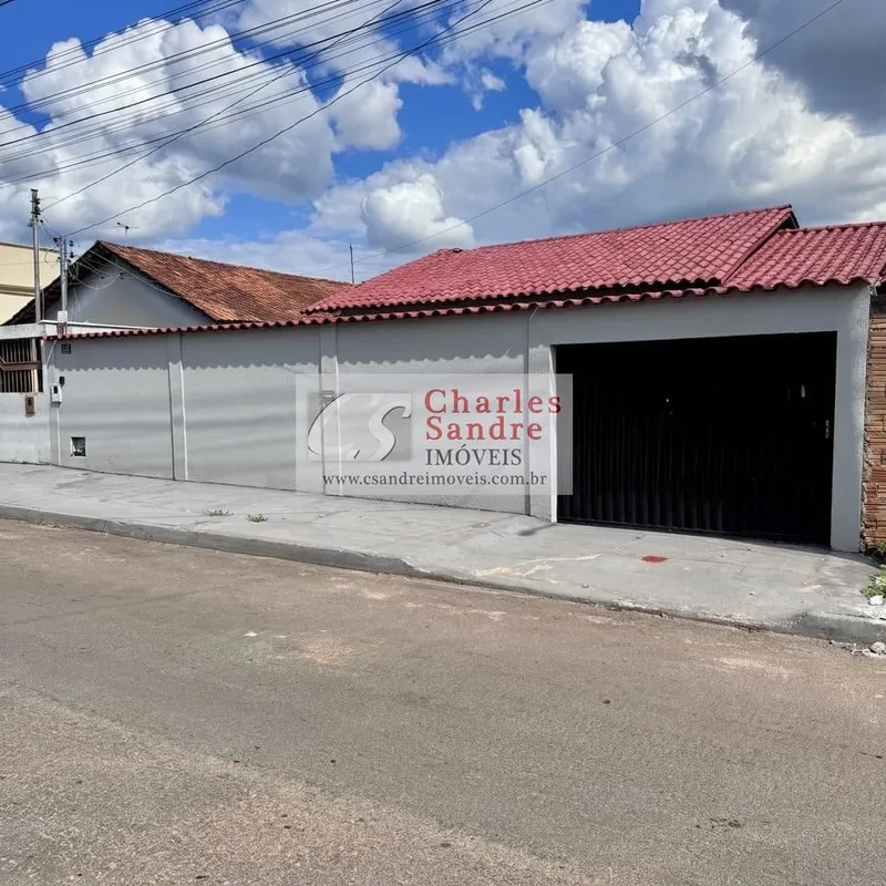  CASA À VENDA - MARISTA SUL - APARECIDA DE GOIÂNIA Características do Imóvel: Lo...