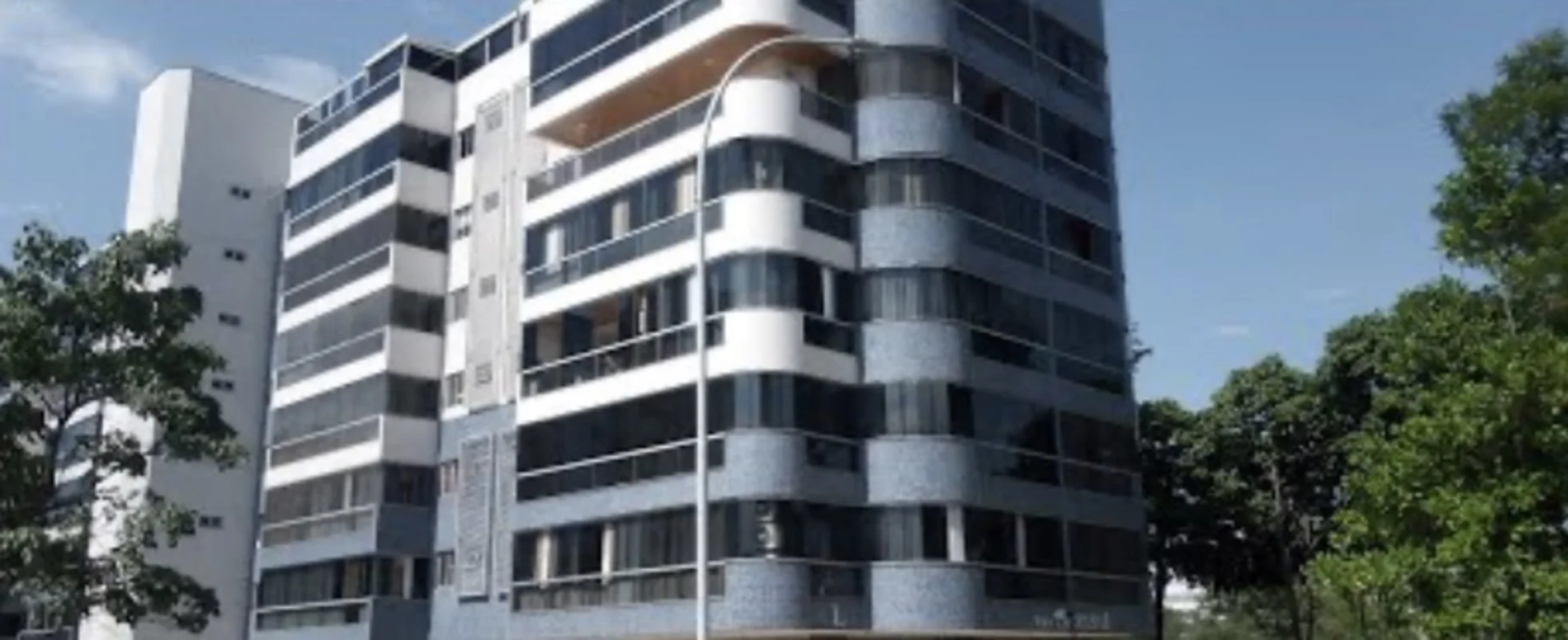 Descubra seu novo lar na privilegiada SQN 110, ASA NORTE, Brasília. Este apartam...