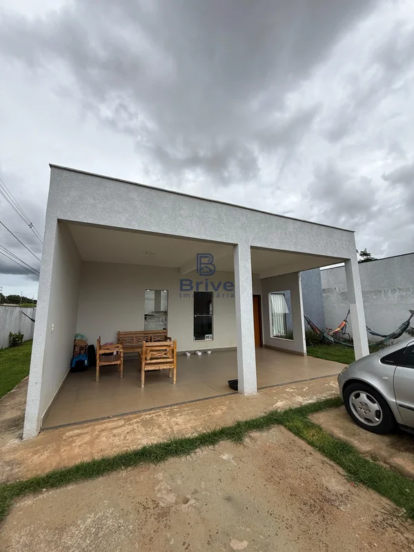 Casa localizada dentro do condomínio, com ambientes bem distribuídos e pensada p...