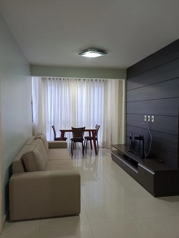 Descubra um acolhedor apartamento na SQN 209 — uma oportunidade que combina loca...