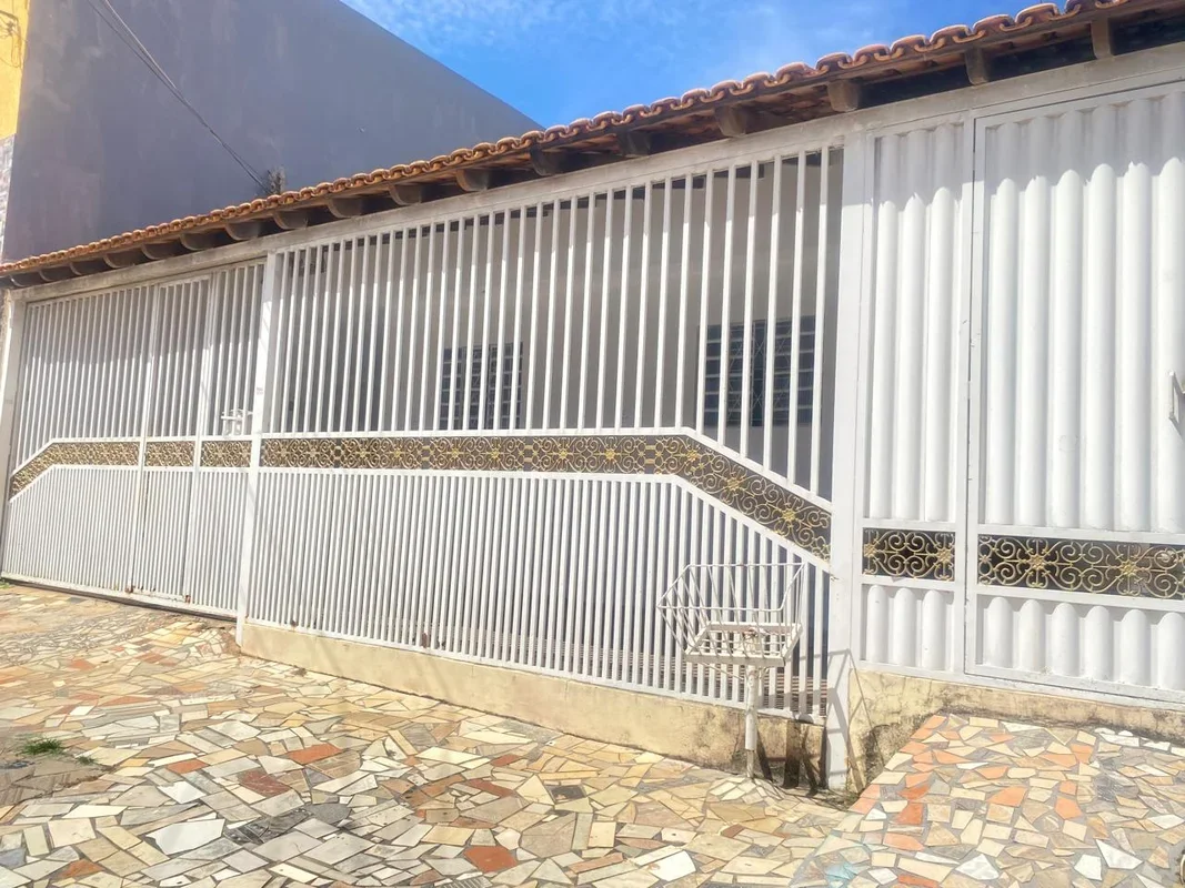 Venda- Casa 04 qts sendo uma suite - QNM 20 Ceilândia Norte Composto:04 qts send...