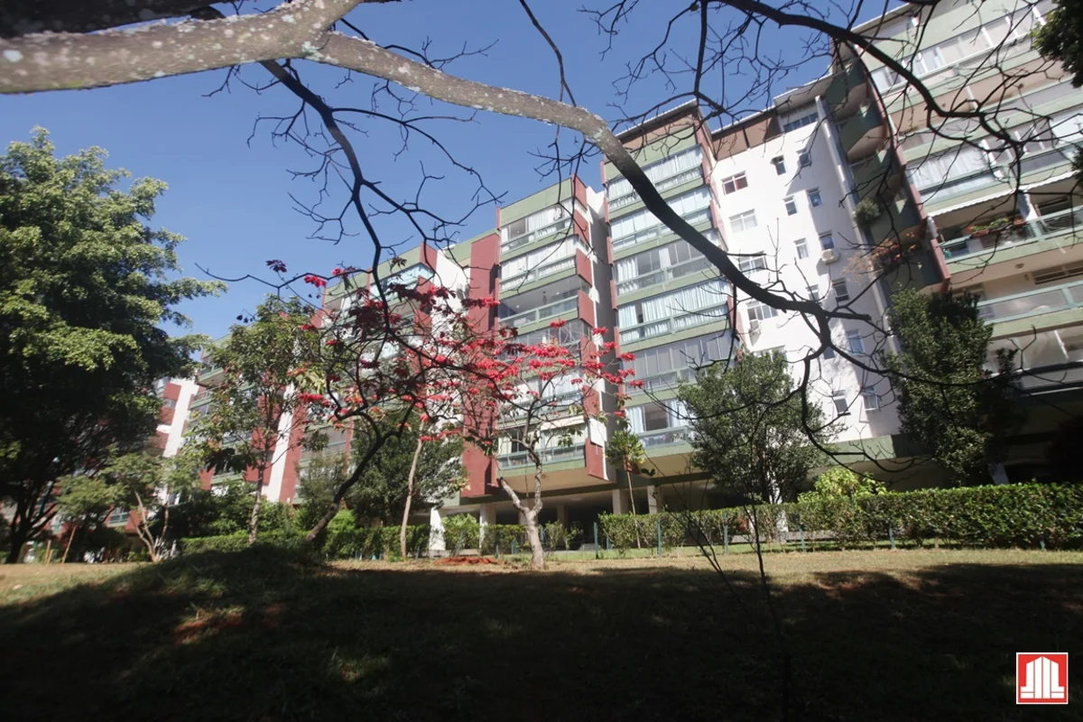 SOFISTICAÇÃO E CONFORTO NA MELHOR LOCALIZAÇÃO DA ASA NORTE – SQN 107 BLOCO C Viv...