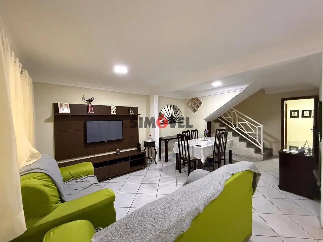 333m², 3 pavimentos, 4 quartos, suíte, churrasqueira, salão de festas R$ 870.000...