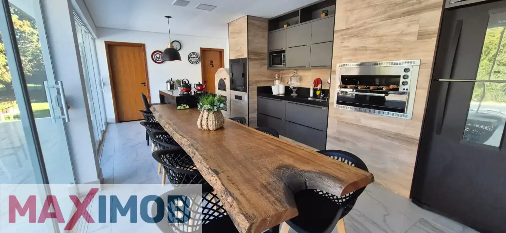 MAXIMOB venda excelente casa térrea na QI 27 do Lago Sul!Está casa passou por re...