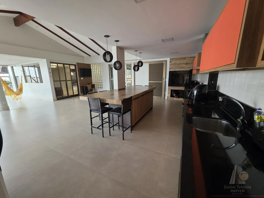 Casa de Alto Padrão à Venda – Rua 6, Vicente PiresExcelente residência em locali...