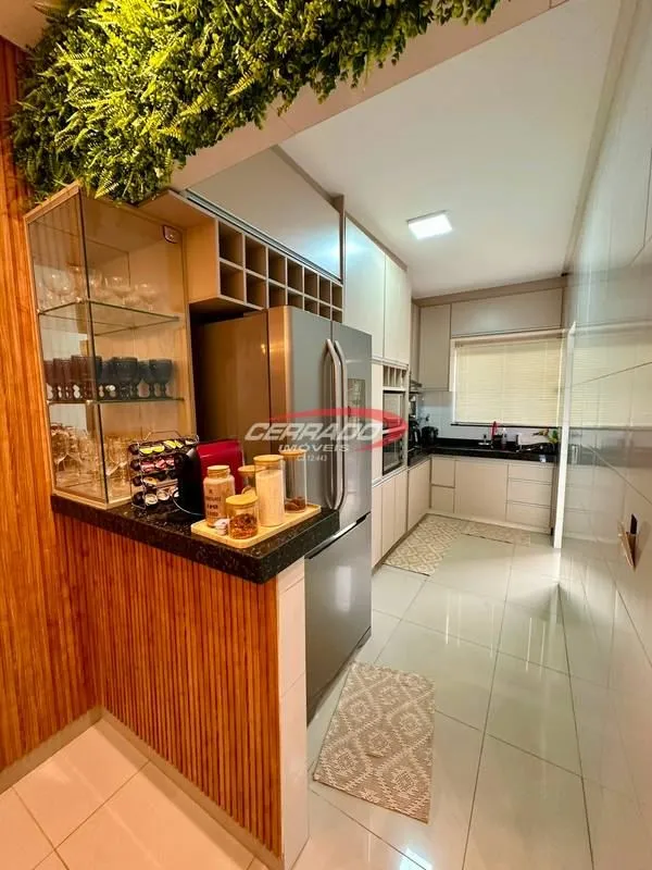 Casa com 3/4 sendo uma suite, porcelanato, projeto de iluminação, ar condicionad...