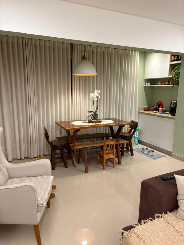 APARTAMENTO COM 2 QUARTOS, SEMI MOBILIADO E VISTA PRIVILEGIADAUm apartamento mod...