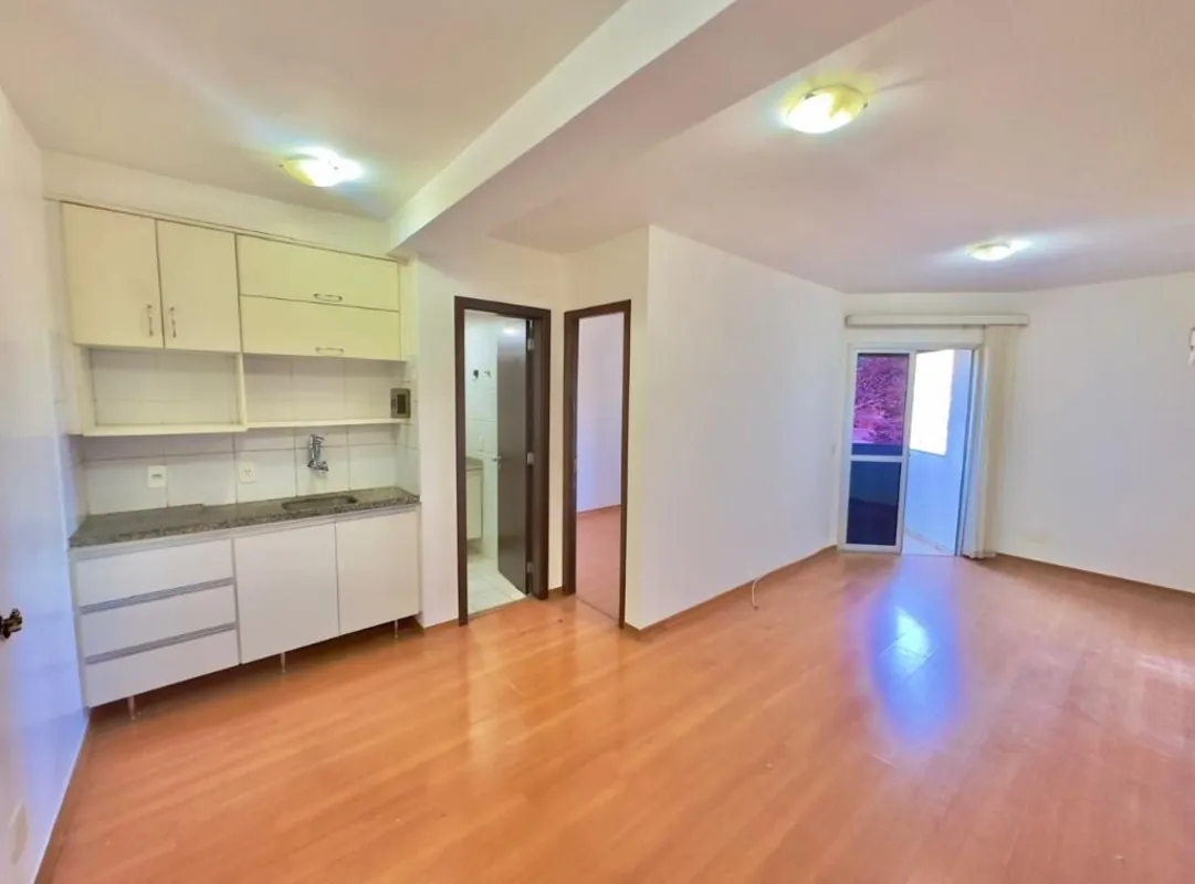 Excelente Kit no Ed. Multiplus - Asa SulCom 33m², situada no 3° andar do edifíci...