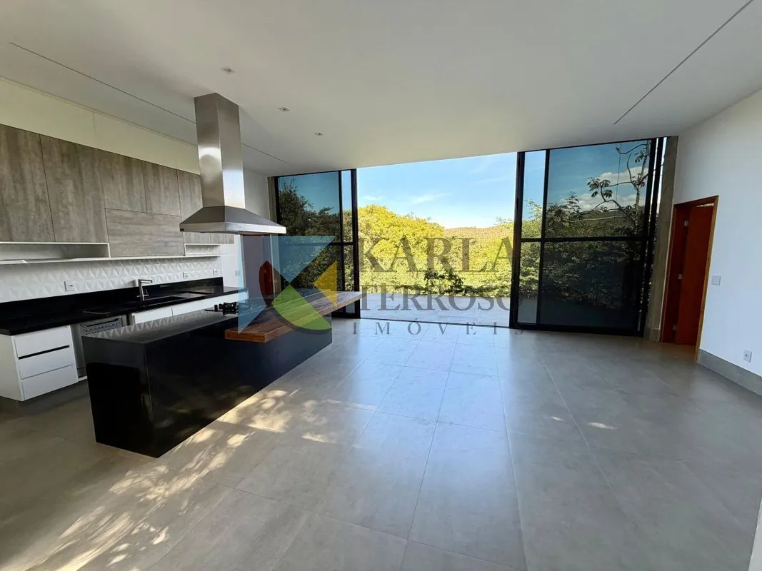 Casa nova, térrea, de arquitetura moderna e acabamento de alto padrão, implantad...