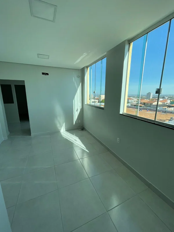 QS 401, Conjunto G, Lote 03 | 2 Banheiros | Pintura NovaLoja comercial ampla e b...