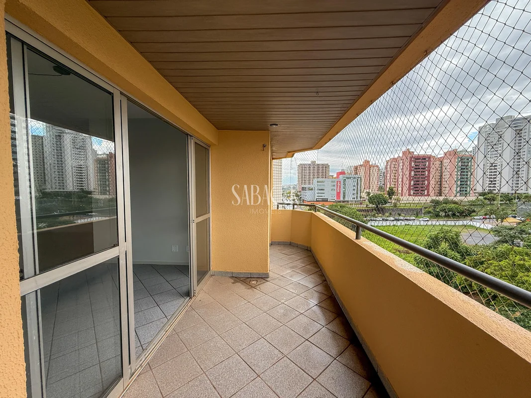 Tem apartamentos que a gente entra e já sente que é o lugar certo.Este é um dele...