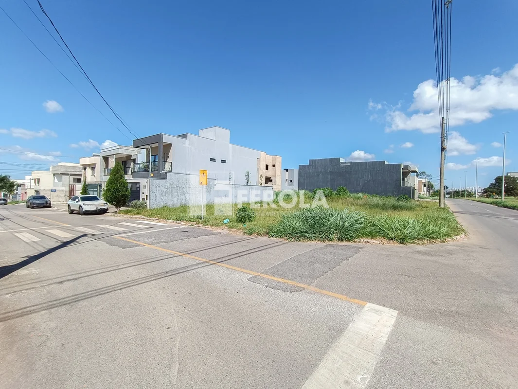 OPORTUNIDADE RARA NO GUARÁ LOTE DE ESQUINA COM ALTO POTENCIAL CONSTRUTIVO! Imagi...