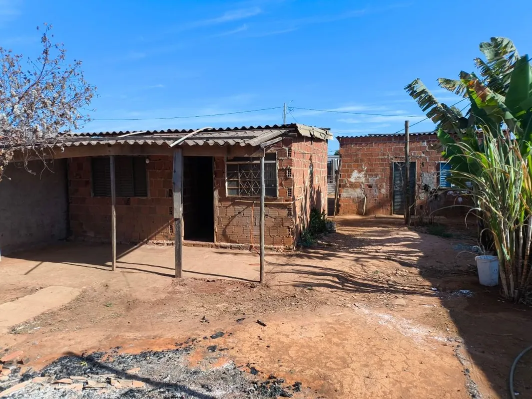 LOTE À VENDA COM DUAS CASAS INACABADAS COLÔNIA AGRÍCOLA 26 DE SETEMBROLocalizaçã...