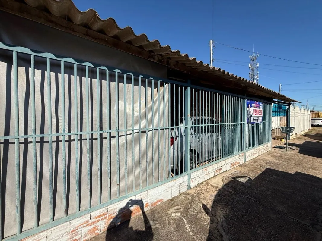 Casa à venda em Brasília-DF, no bairro Setor Sul (Gama), com 2 quartos, 2 banhei...