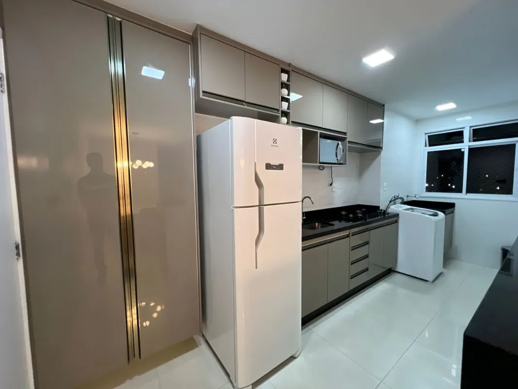 TUDO IMÓVEIS - AP 2 qtos, reformadíssimo, porcelanato, painel, armários na cozin...