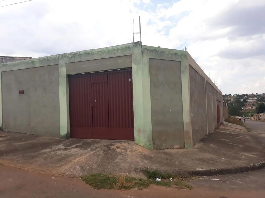 Casa à venda em Novo Gama-GO, Jardim Lago Azul: 2 quartos, 1 suíte, 2 salas, 250...
