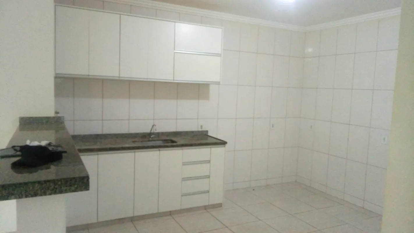 CASA À VENDA QS 8, RIACHO FUNDO II/DFLocalização: QS 8, Riacho Fundo II, Atrás d...