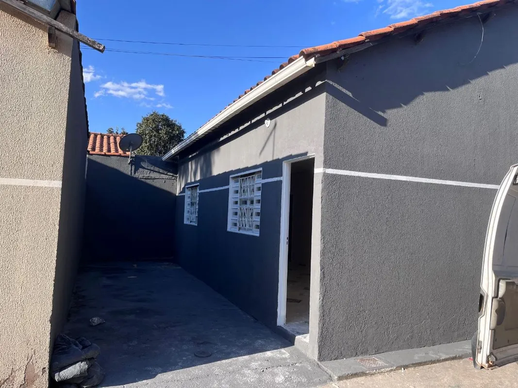 CASA À VENDA, AVENIDA 2, MINGONE 1, JARDIM INGÁ/GOLocalização: Avenida 2, Mingon...