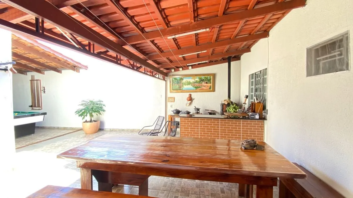 Casa - Goiânia 2 São duas casas vendidas em conjunto. A primeira conta com sala ...