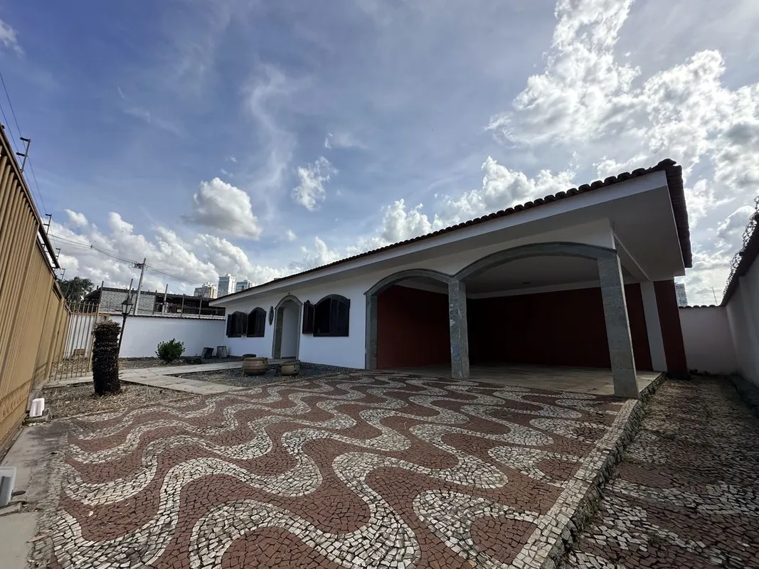 Excelente imóvel no Setor Sul, com espaços amplos e ótima distribuição interna. ...