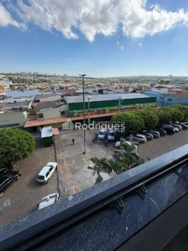 Rodrigues Imobiliária vende apartamento na CSB 04 no Residencial Saint Etienne I...