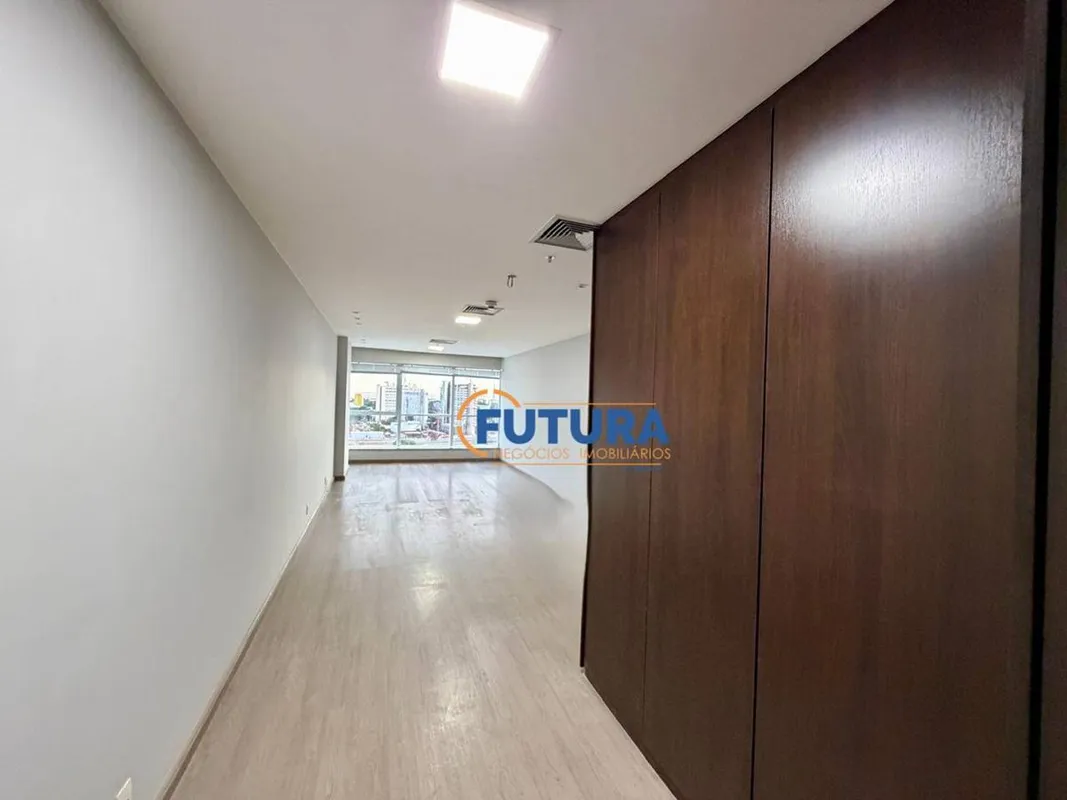 A FUTURA NEGÓCIOS IMOBILIÁRIOS disponibiliza para LOCAÇÃO:Sala Comercial de 42m²...