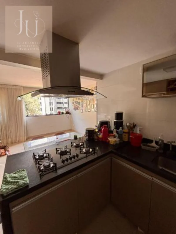 Diga adeus à dor de cabeça com obras! Este lindo apartamento de 74m² na SHCES 20...