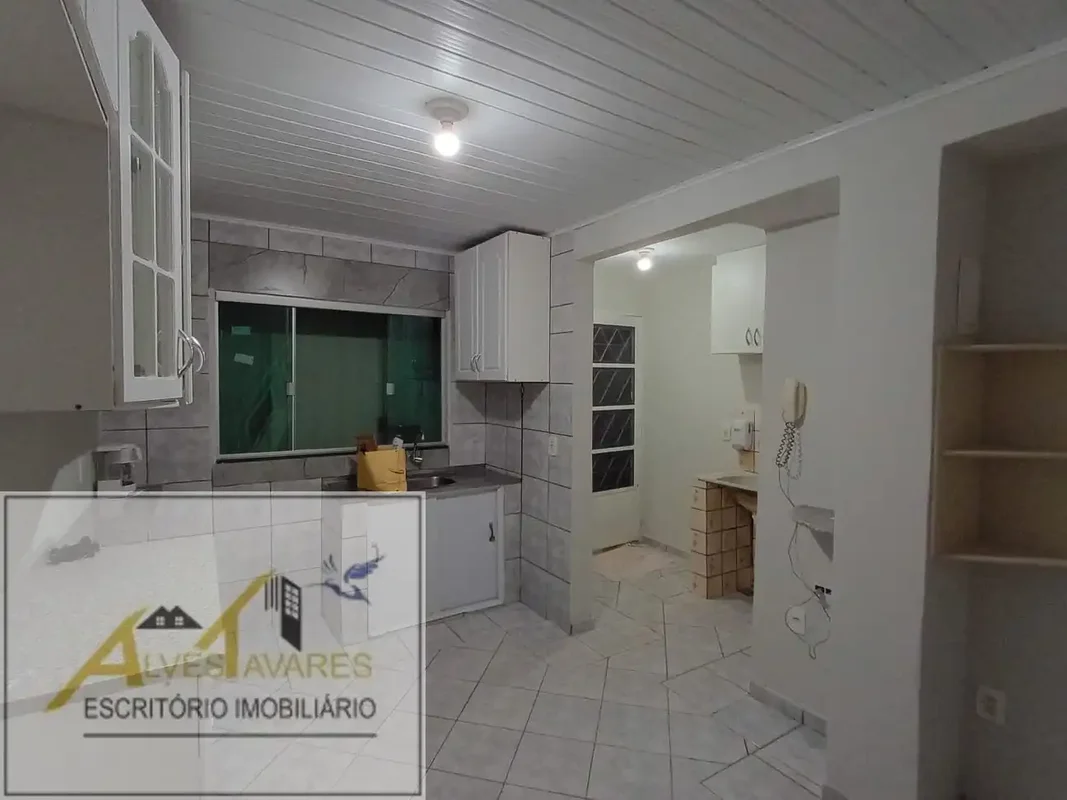 ALUGA- SE apt de 2 quartos na QR 114, ao lado da estação Samambaia Sul. Perto de...