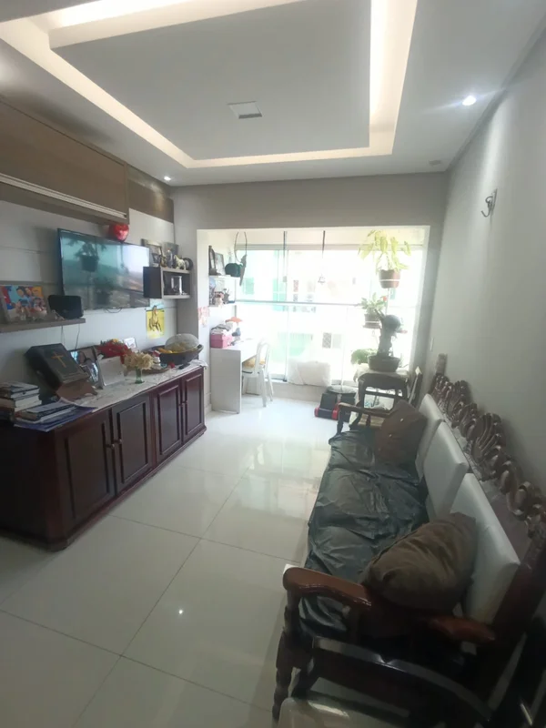 Apartamento 2 qtos suite varanda andar alto Piso porcelanato armários iluminação...