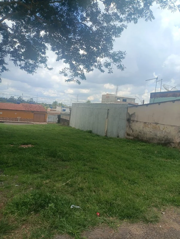 Lote de 275m com duas frente Ótima localização Aceita carro Whatsapp 61 9.910994...