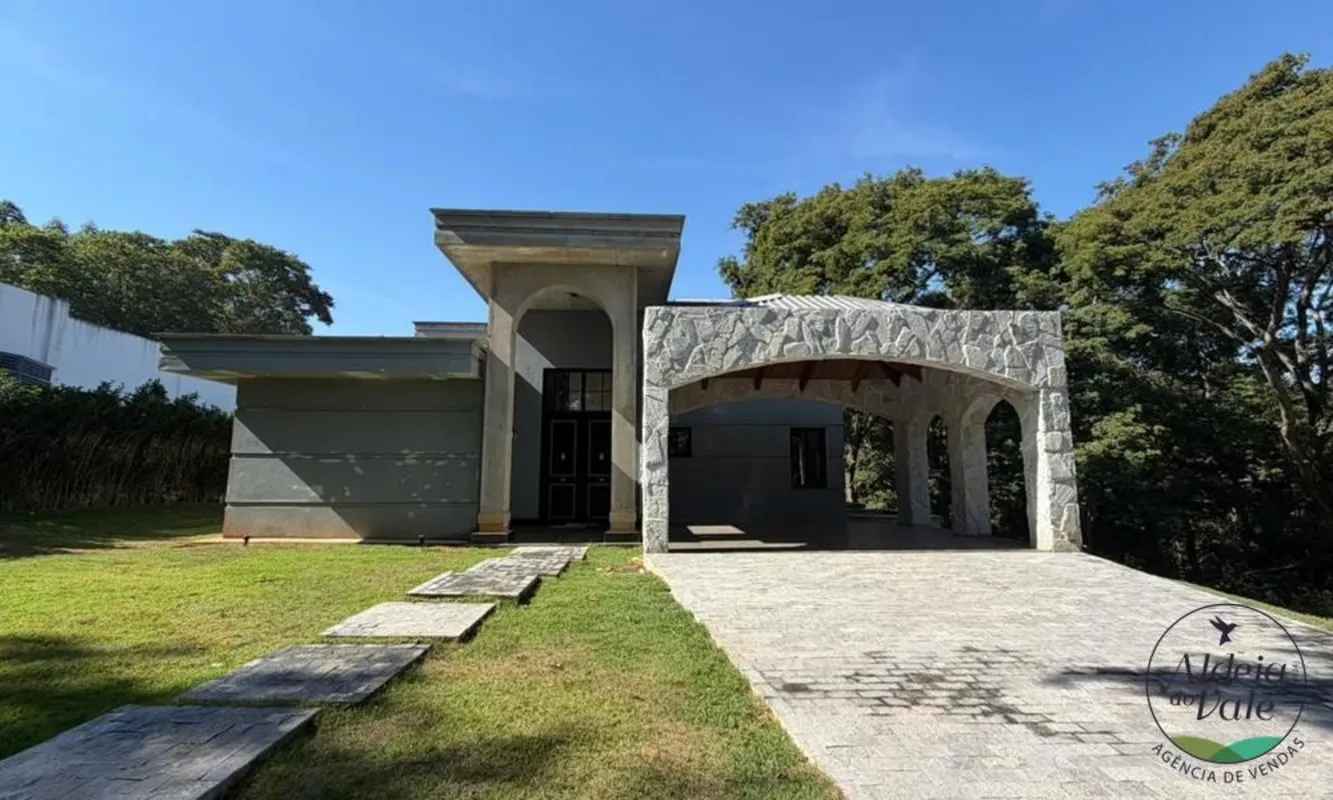 Casa térrea nova no Aldeia do Vale.Pronta para personalização final. Sala de est...