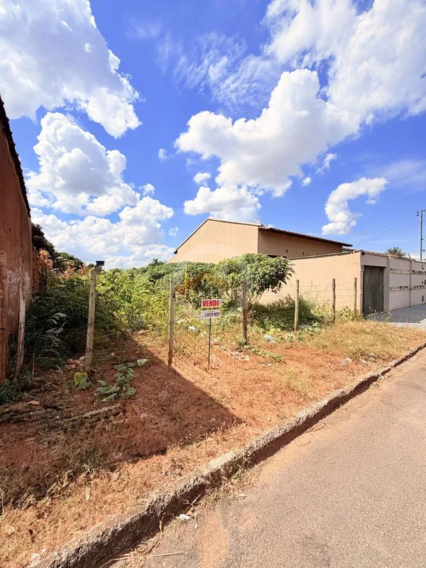 O imóvel está localizado no bairro Jardim Buriti Sereno em Aparecida de Goiânia ...