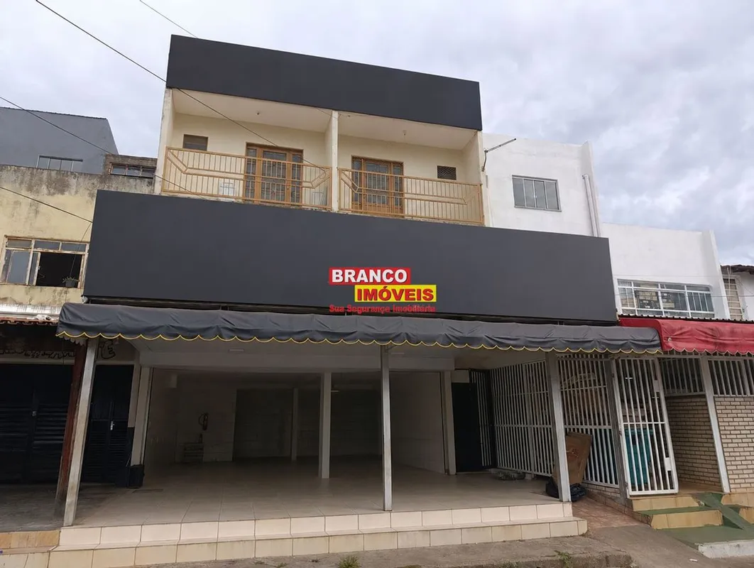 Branco Imóveis - Aluga excelente loja REFORMADA em QE 19, BLOCO A, LOJA 14, o im...