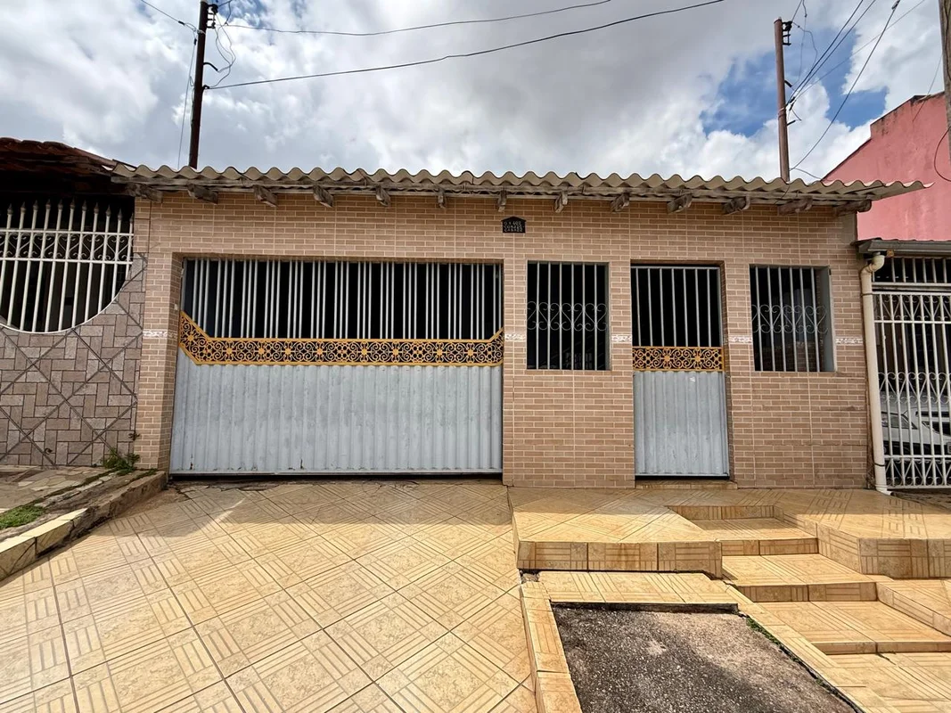 Casa Térrea de 3 Quartos na QR 402 – Samambaia NorteLocalizada em uma excelente ...