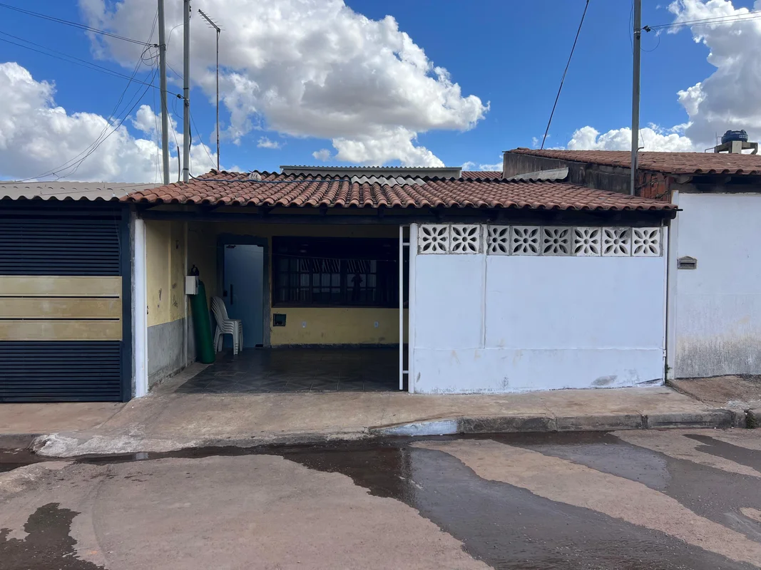 SOBRADO À VENDA NA QNP 27 - CEILÂNDIA NORTE Aproveite esta oportunidade de adqui...