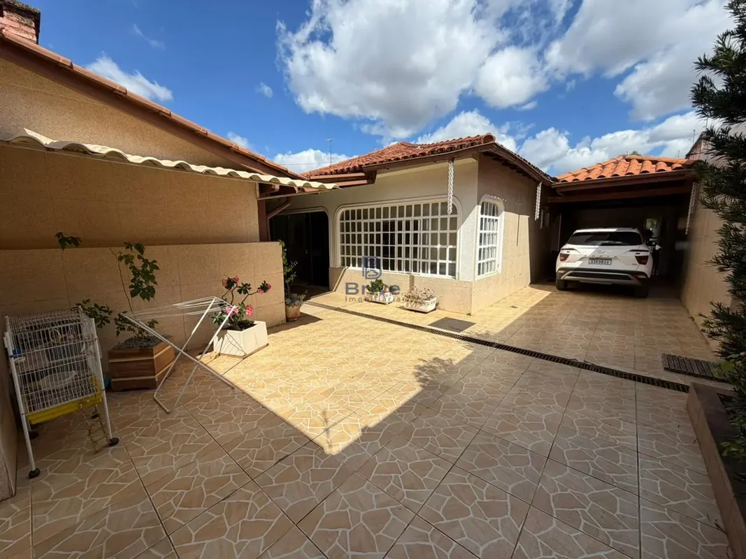 Casa no Gama, Setor Sul, com ambientes amplos, excelente distribuição interna e ...