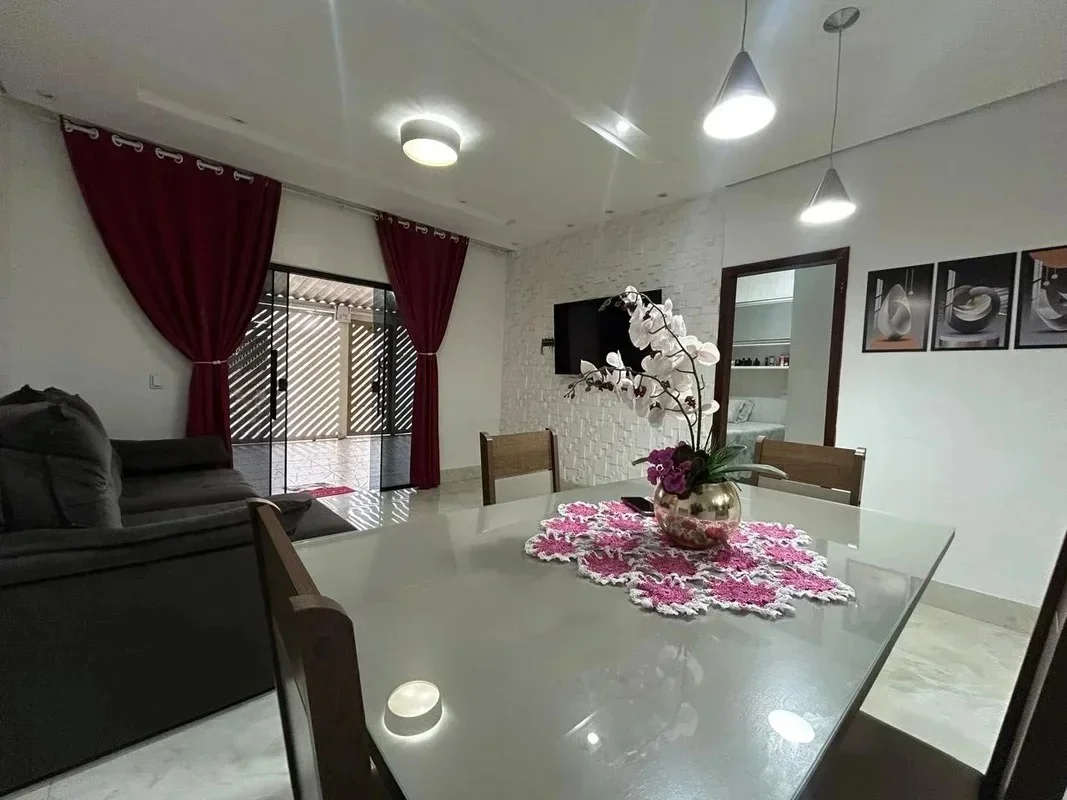 Casa à venda – QR 202, SamambaiaExcelente oportunidade em uma das melhores quadr...