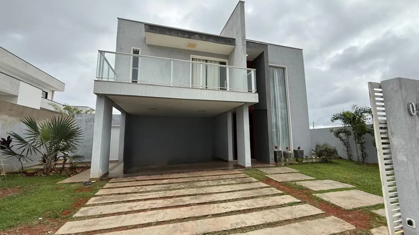 Imobiliária Solino vende excelente casa no condomínio Alto da boa vista.Casa com...