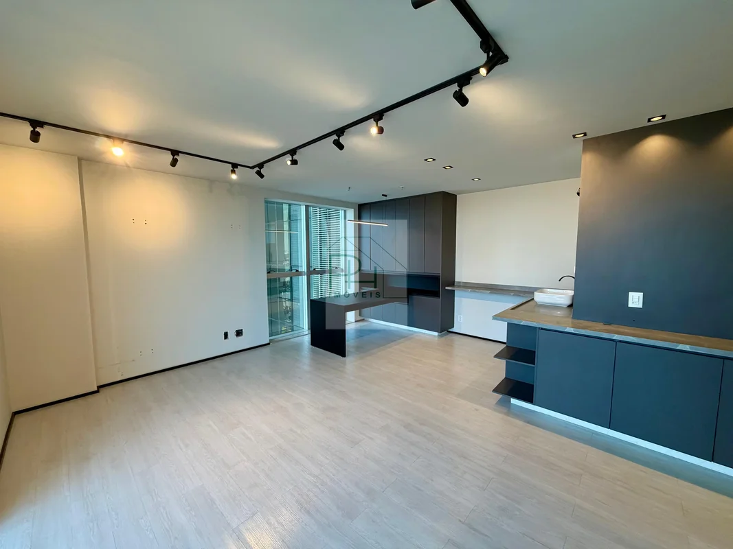 SALA COMERCIAL REFORMADA COM VAGA DE GARAGEM NO PÁTIO CAPITAL – REFERÊNCIA NA ÁR...